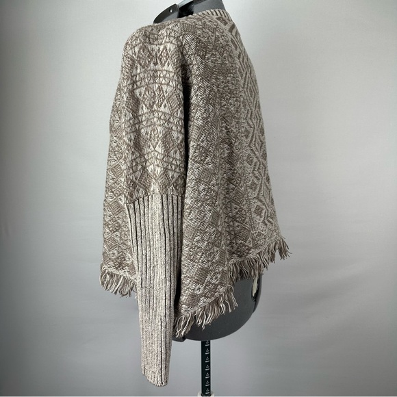 Minnie Rose Women’s Aztec Knit Fringe Cropped Sweater Size M/L - Picture 3 of 8
